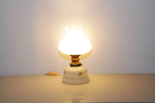 Lampe à pétrole, abat-jour en verre opale, style rétro années 1970