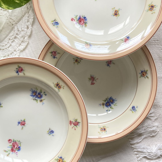Image 1 of Set van 6 kleine soepborden Limoges Kleine bloemen en vergulding Antiek porselein Charles Ahrenfeldt