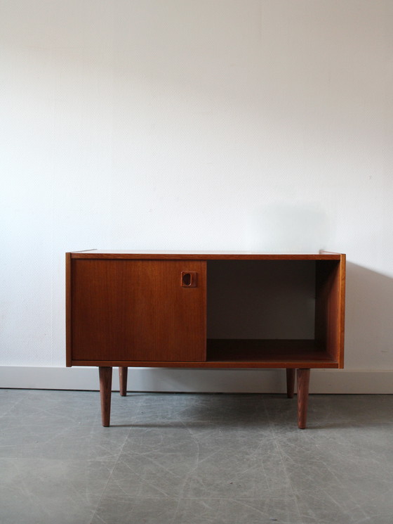 Image 1 of Vintage Deens dressoir in teak, zeer diep! Ideaal voor platenspelers