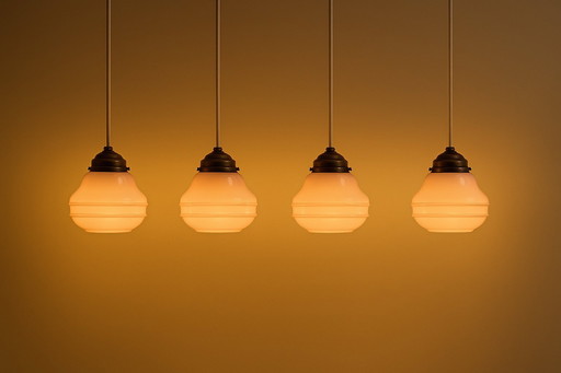 Set di 4 lampade a sospensione in vetro opalino rosa - vintage