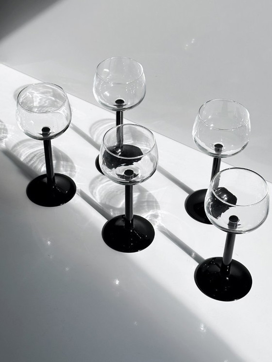 Image 1 of 5 Vintage Luminarc Wijnglazen Romeinen Zwart Domino 80s Witte Wijn Rode Wijn Zwarte Bokaal Art Deco Revival Postmodern