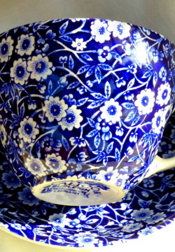 Image 1 of Kop en schotel, Calico Burleight blauw bloem motief per 2 stuks