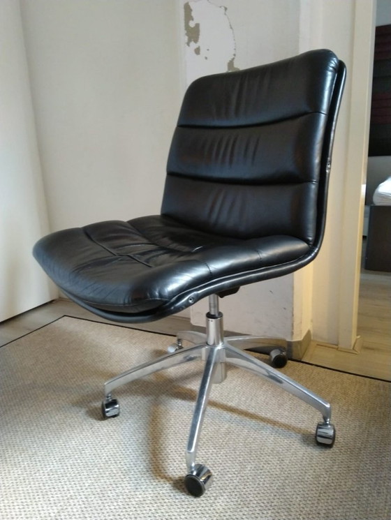 Image 1 of Sedia da ufficio Artifort Channel in pelle nera Geoffrey Harcourt