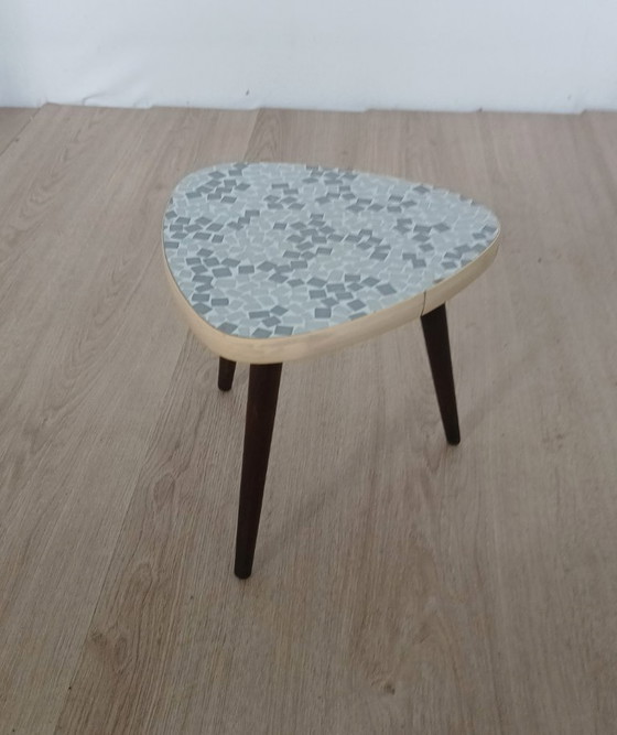 Table d'appoint des années 1950 avec plateau en Formica – Tables d'appoint, Plastic, Wood (photo 8 of 8)
