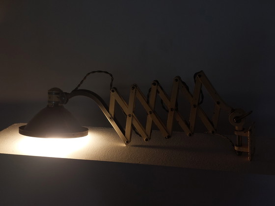 Image 1 of Vintage schaarlamp, werkplaatslamp, wandlamp, metaal