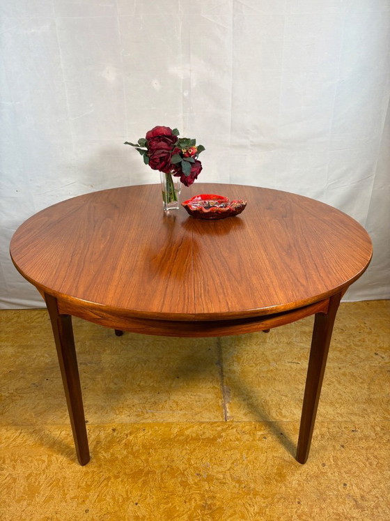Image 1 of Mid Century Retro Teak Round Extending Dining Table by Nathan 1960–1970  A stunning mid century modern teak extending dining tab