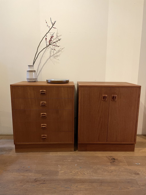 Zwei Vintage-Kasten aus Dänemark, Vintage-Ladenkast und Kastje mit Türen 