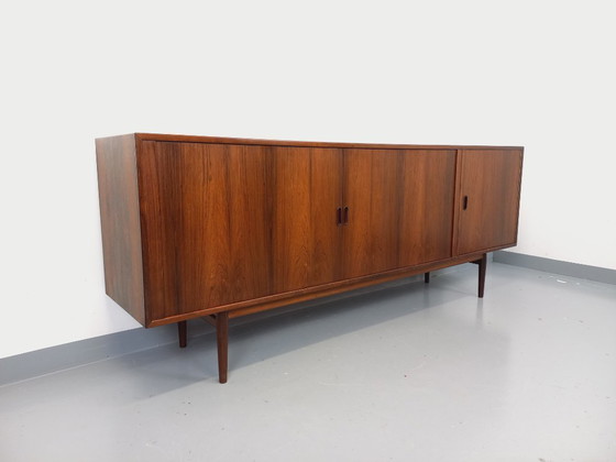 Image 1 of Vintage Scandinavisch dressoir van palissanderhout, ontworpen door de Deense designer Arne Vodder, daterend uit de jaren 60.