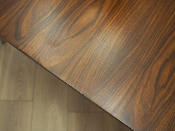 Image 1 of Table en noyer, design italien, années 1970, fabrication : Italie