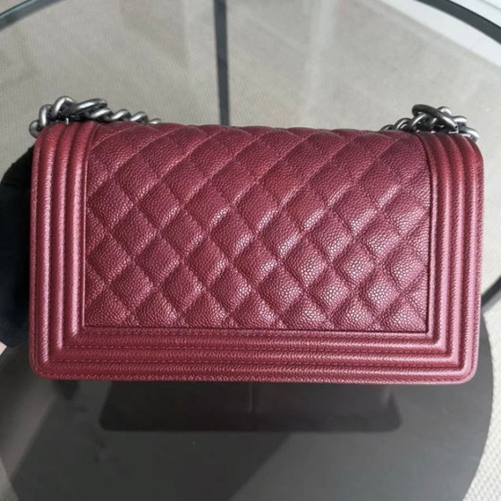 Image 1 of Borsa Chanel Boy Medium - Caviar 25 cm trapuntata bordeaux rosso scuro rutenio finiture argento Serie 19