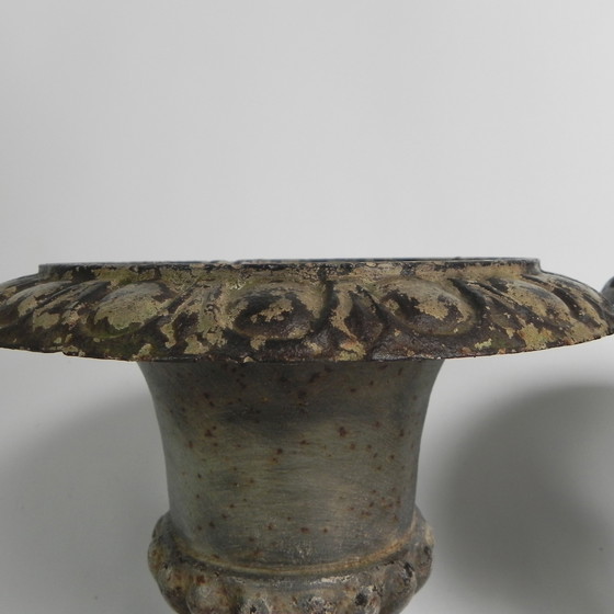 Image 1 of Lote de 2 jarrones de jardín Medicis de hierro fundido