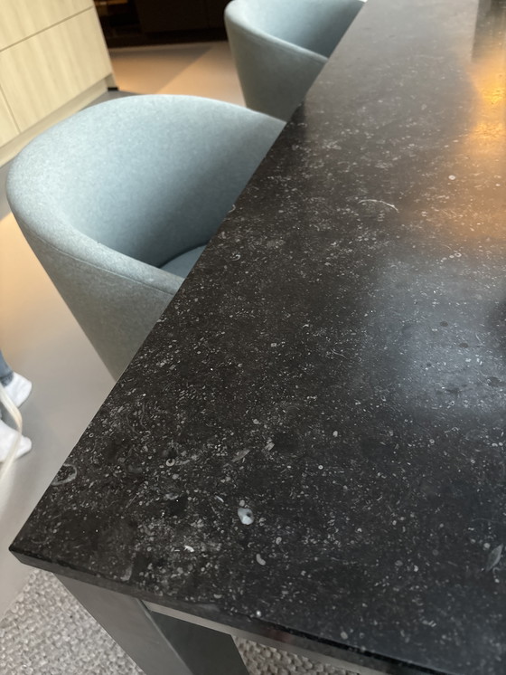 Image 1 of Mooie tafel van Belgisch hardsteen 