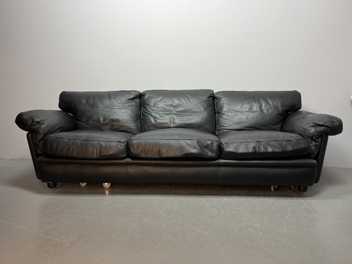 Sofá de cuero negro de alta calidad de 3" 'Poppy' de Poltrona Frau, de mediados de siglo, década de 1970.