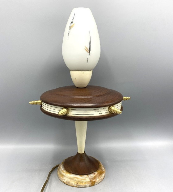Image 1 of Vintage Mid-Century Tafellamp – Houten & Onyx Voet, Messing Details, Design Jaren 50 – 60 - Unieke Decoratieve Lamp