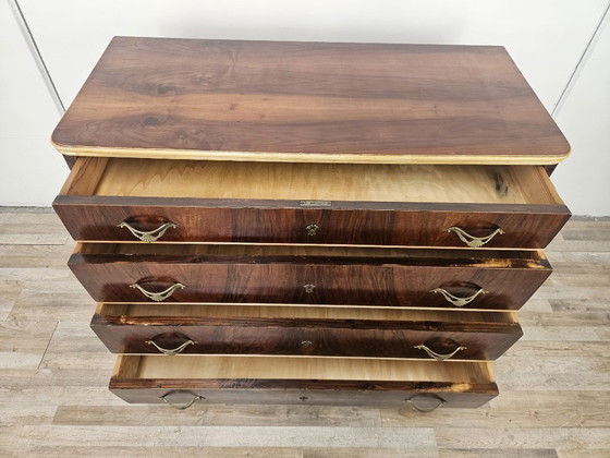 Image 1 of Commode des années 1950 en acajou et érable avec pieds laqués