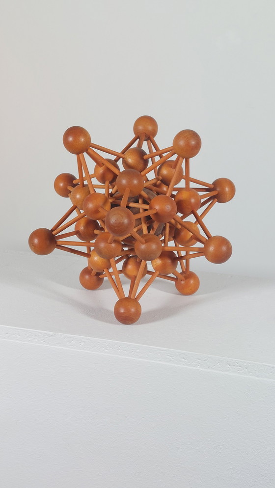 Image 1 of Modello strutturale decorativo in legno d'epoca di metà secolo, modello didattico danese scandinavo