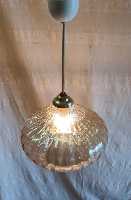 Lampada a sospensione di design anni '70 in vetro ambrato – Lampade a sospensione (photo 7 of 8)