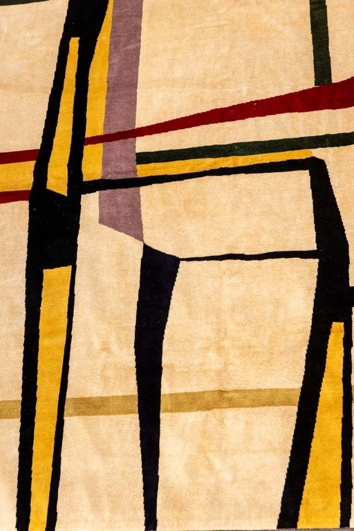 Tapisserie en laine tissée à la main, à décor géométrique coloré. 2026.