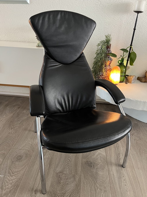 Vintage Design Fauteuil – Postmodern "Wingback" in Zwart Leer