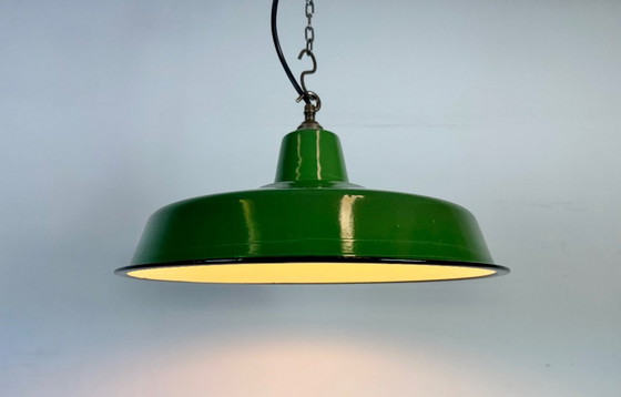 Image 1 of Lampada a sospensione in smalto verde industriale, anni '60