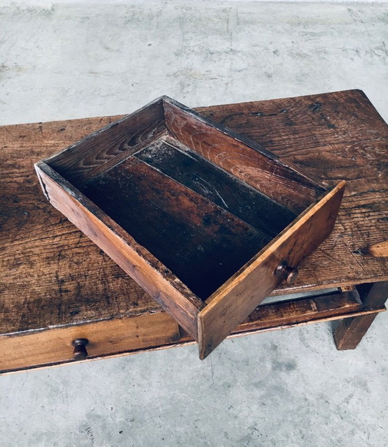 Image 1 of Antiker niedriger Konsolentisch oder Couchtisch im spanischen Volkskunststil