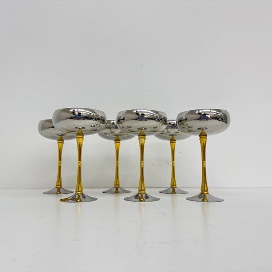 Image 1 of Set van 6 Italiaanse champagneglazen van roestvrij staal en messing uit het midden van de 20e eeuw, jaren 70.