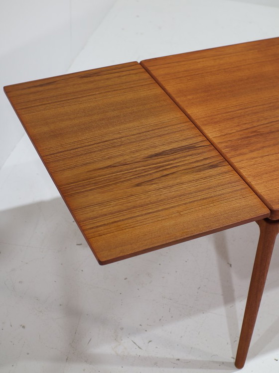 Mesa de comedor rectangular extensible de Johannes Andersen, teca danesa, década de 1960. – Mesas de comedor (photo 16 of 17)