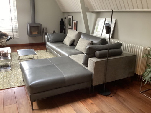 Design on Stock Bank Aikon Lounge