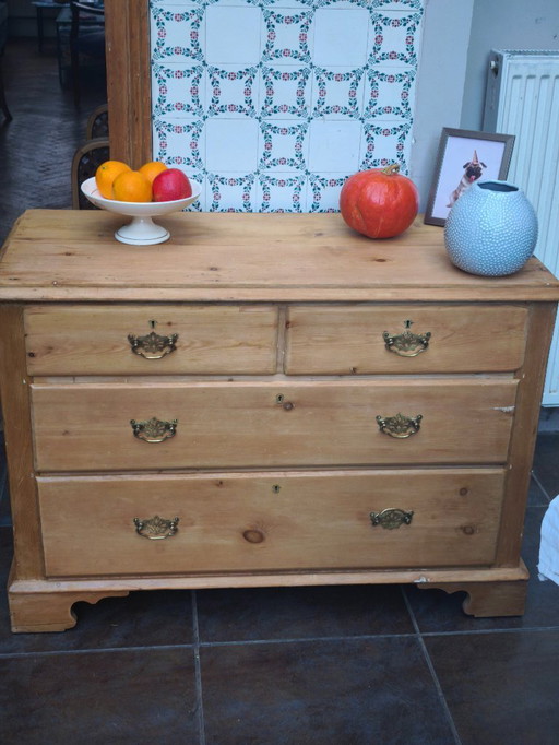 Antique English chest of drawers
