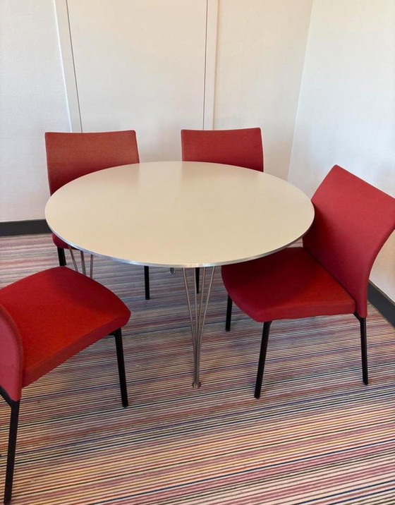 Image 1 of Mesa de diseño circular Fritz Hansen