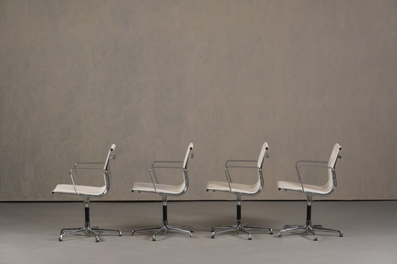 Image 1 of Silla Vitra EA 108 de Charles y Ray Eames, Alemania, década de 1990.