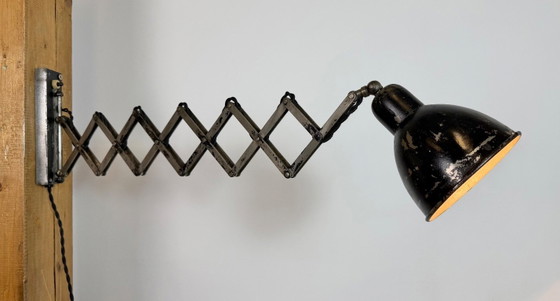 Image 1 of Industriële zwarte schaarwandlamp, jaren 1950