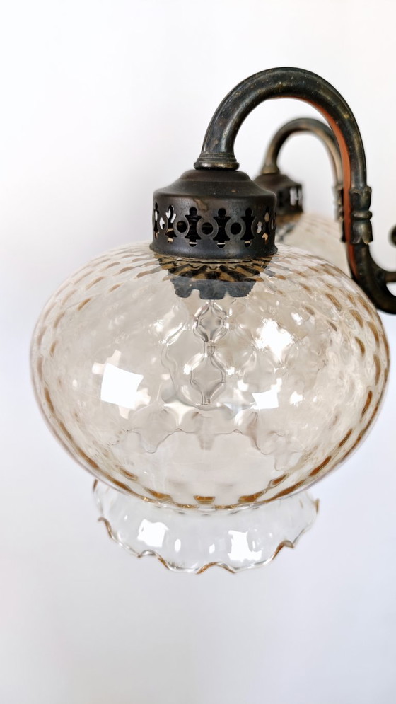 Lustre vintage en laiton à 5 lumières / Abat-jour en verre transparent ondulé style ouragan / Plafonnier (photo 10 of 11)