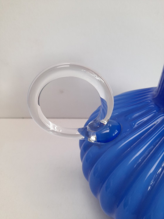 Image 1 of Vase en opaline bleue à anse ronde
