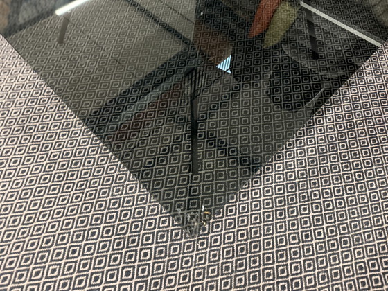 Image 1 of Mesa de centro Beek de cristal negro 110x110xH30