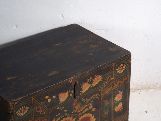 Baule antico dipinto in legno di pino – Cina, circa 1900 – Armadi contenitori, Iron (photo 18 of 40)