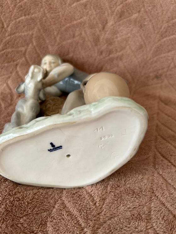 Image 1 of Immagine Lladro ragazza con cane