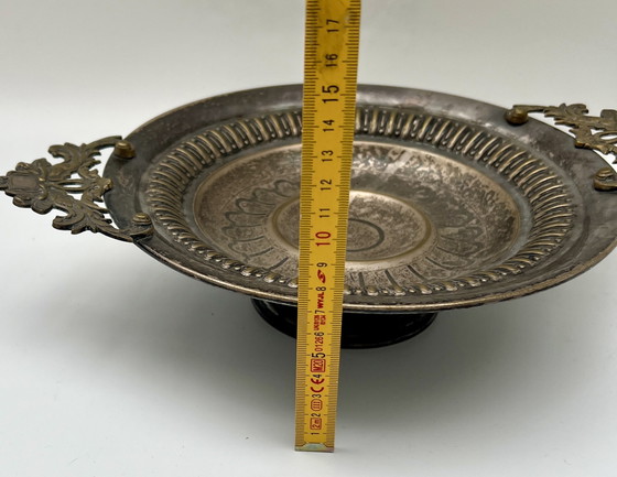 Image 1 of Ciotola con piede placcata in argento e manici rocaille – stile storicista