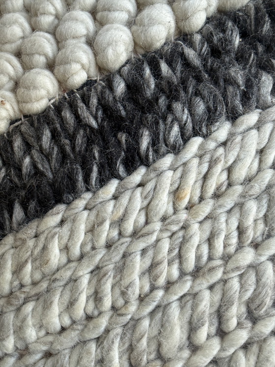 Image 1 of Mangas Pouf Bell