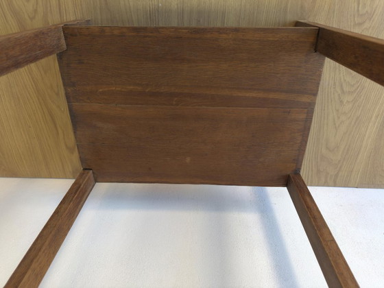 Image 1 of Oude eikenhouten bijzettafel uit de jaren 50.