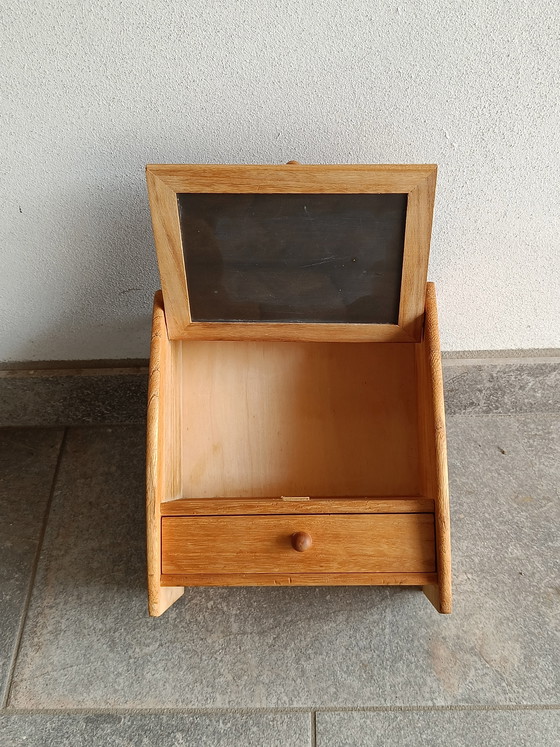 Image 1 of Klein houten wandkastje met spiegeldeur en lade, Italië, jaren 80