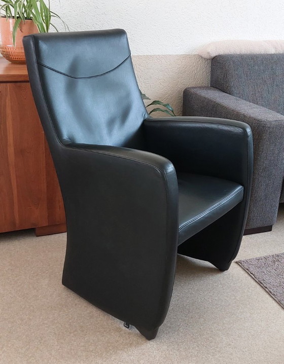 Image 1 of Élégant fauteuil Leolux en cuir noir, modèle Lapita.