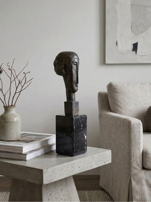 Modernist sculpture in patinated bronze – stylized head inspired by Modigliani on a black marble base – 25 cm