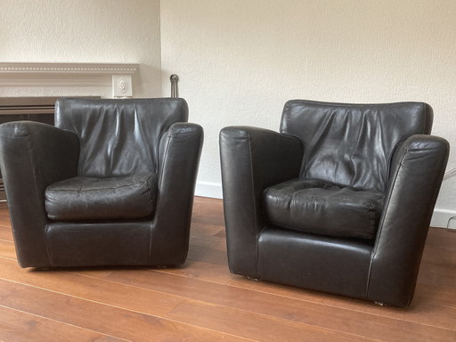 Te Koop: Twee Zwart Lederen Fauteuils, Merk Label Type Barzoi. 