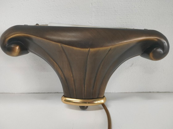 Image 1 of Lampada da parete in stile Art Déco Hollywood Regency, color oro e marrone, con illuminazione alogena.