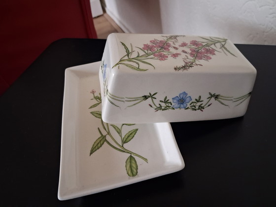 Image 1 of Portmeirion The Queens hidden garden, botervloot