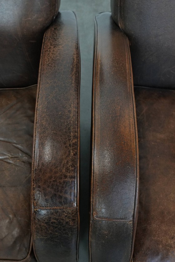 Image 1 of 2 x Vintage schapenleren design fauteuil in een donkere cognac kleur
