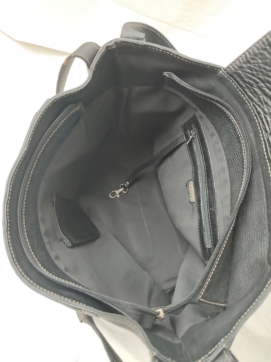 Scapa Black Leather Handbag Timeless Beauty – Shoulder bags (photo 15 of 15)