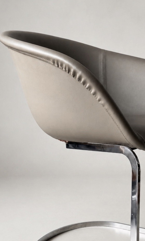 4 Sillas Arper Duna, de Lievore Altherr Molina, Italia (2014) – Sillas de comedor, Chrome, Leather (photo 5 of 13)