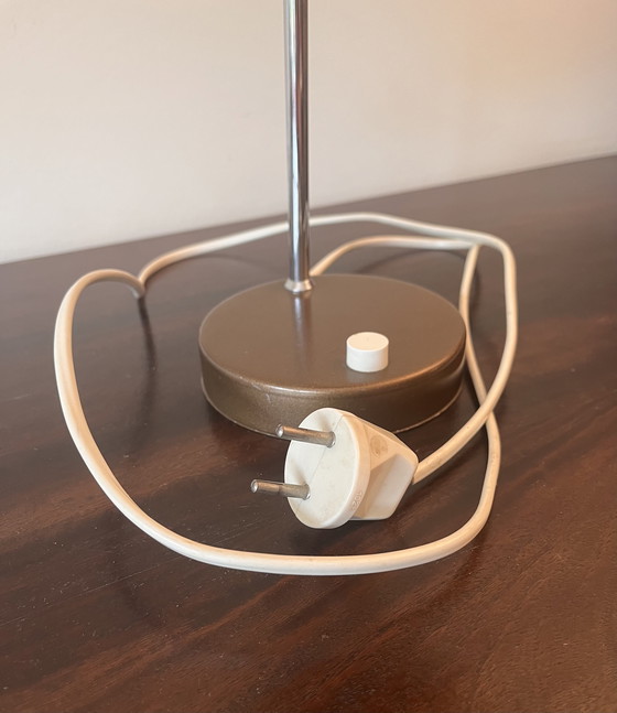 Image 1 of Lampada da scrivania a forma di bulbo oculare dell'era spaziale